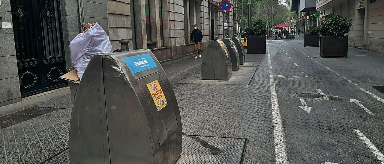 Una de las agrupaciones de contenedores soterrados situada en la calle Marie Curie. | J.C.