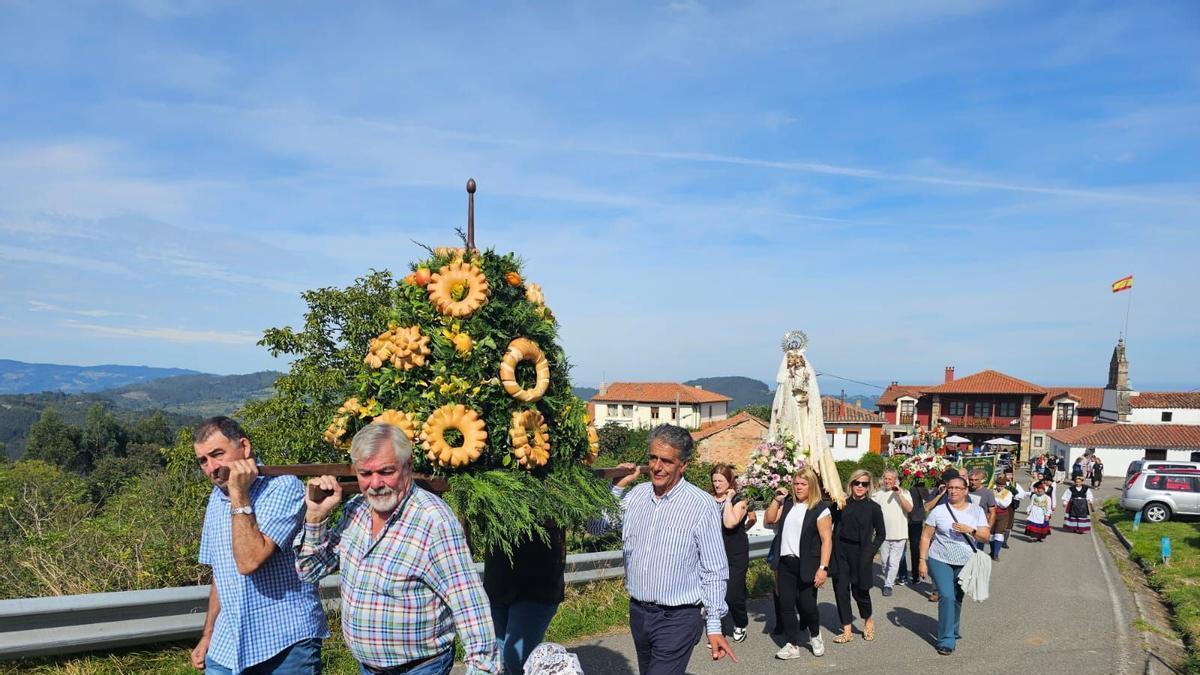 Una procesióin en Rales.