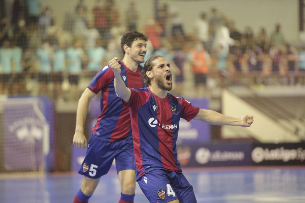 Levante - Valdepeñas: Las mejores fotos del duelo