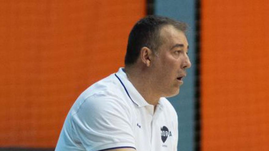 Fran González, técnico del Balonmano Zamora: &quot;No puedo defender a los jugadores, fue un desastre&quot;