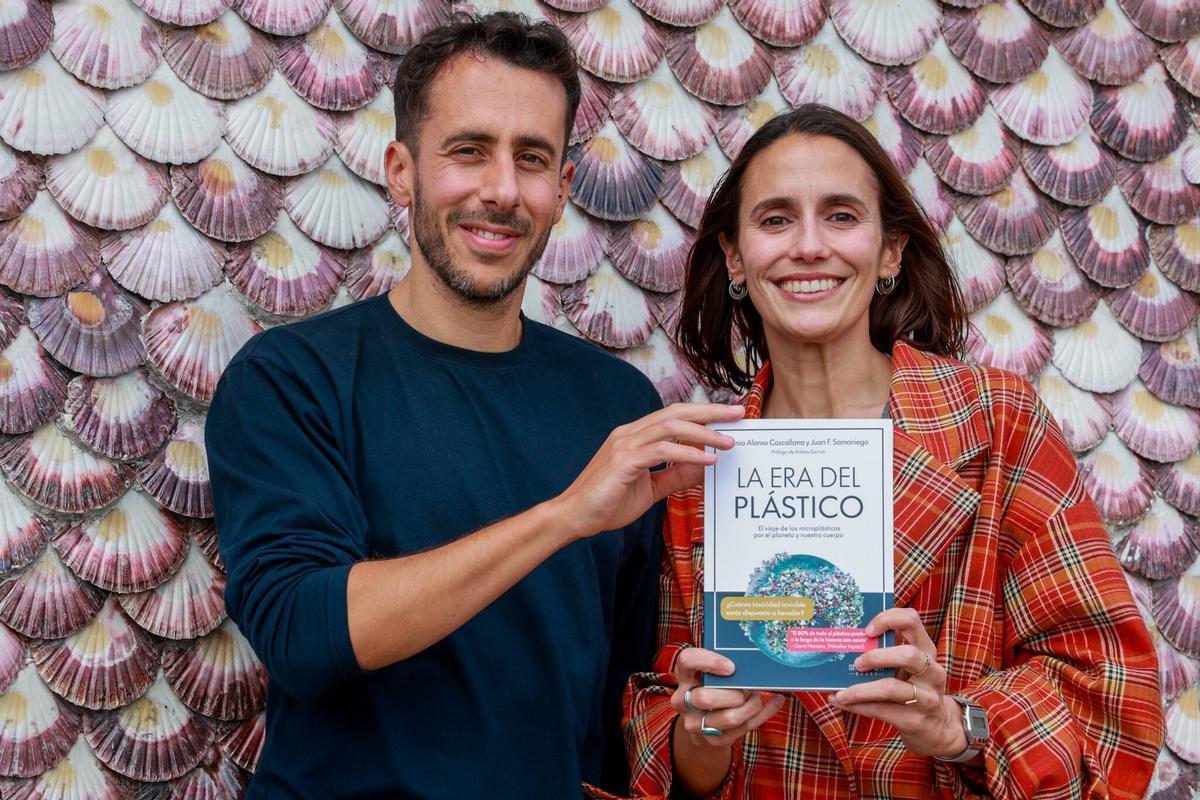 Juan Fernández y Tania Alonso, autores del libro.