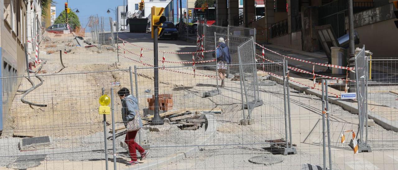 Obras en marcha en la calle Calderón de la Barca. | Marcos León