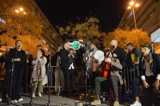 Los gitanos de La Mina reviven la Navidad flamenca de Barcelona: potaje, cante y baile en la calle