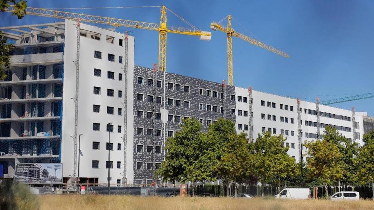 Imagen de archivo de un edificio en construcción en el barrio zaragozano de Rosales del Canal.
