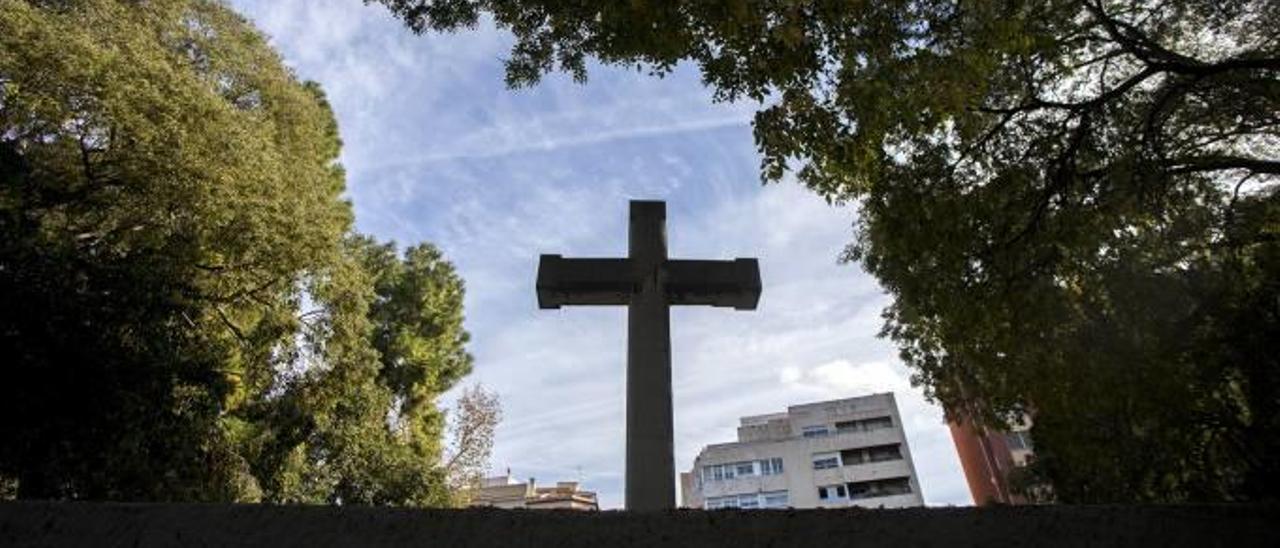 Cruz de los Caídos en el parque Ribalta de Castelló.