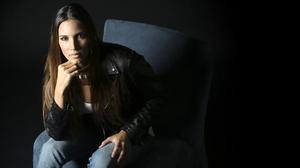 India Martínez canta en wòlof (llengua del Senegal), romanès i francès a ’Camino de la buena suerte’ .