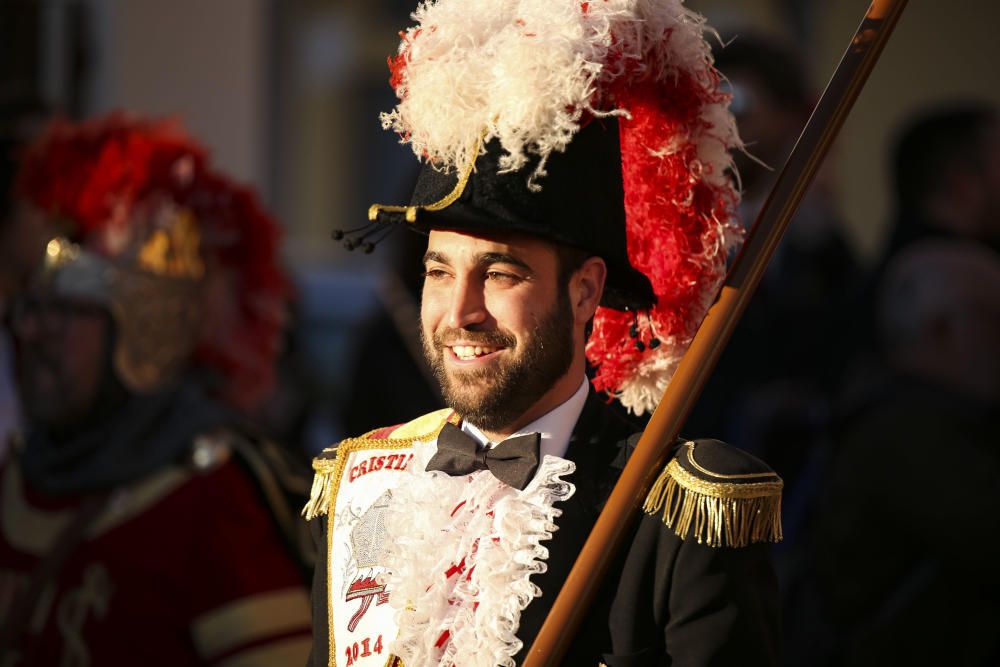 Medio millar de cargos festeros celebran la efeméride con un acto histórico de homenaje a las capitanías a tres semanas del inicio de los Moros y Cristianos