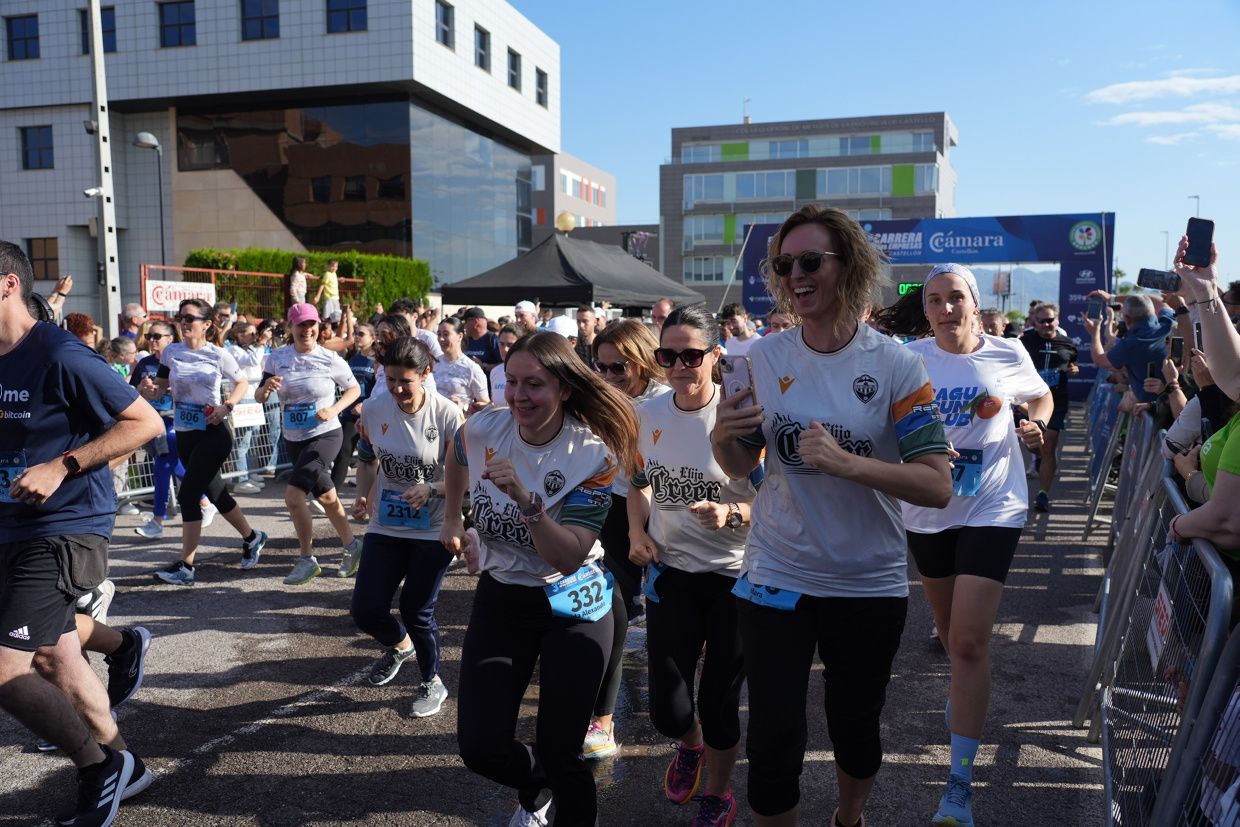Búscate en las fotos de la Carrera de las Empresas en Castellón