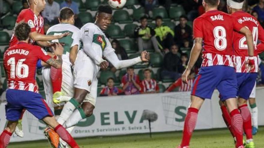 Sory Kaba durante el partido Elche-Atlético de la ida.