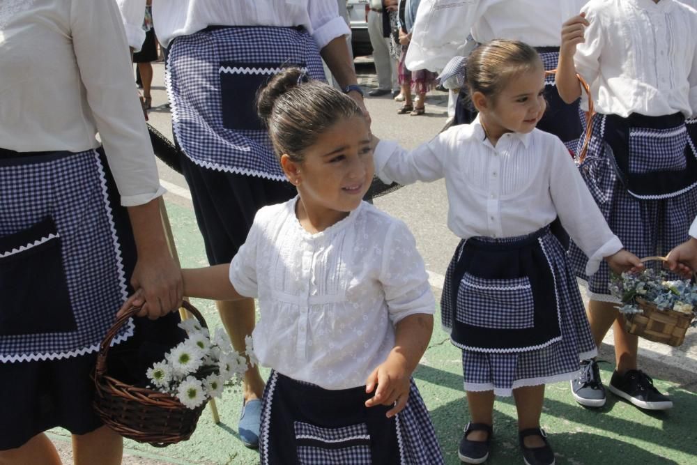 Meira se vuelva en la ofrenda a los marineros