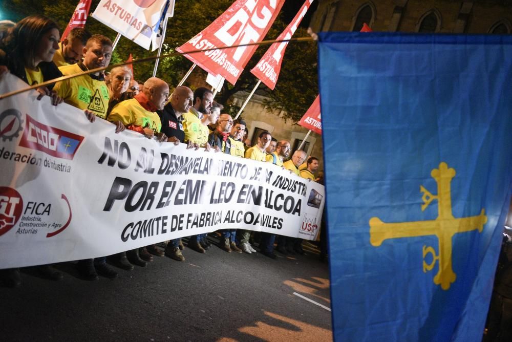 Multitudinaria marcha de "Alcoa no se cierra" en Avilés