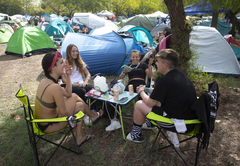 Segundo día de acampada en el festival Festardor del Port de Sagunt.