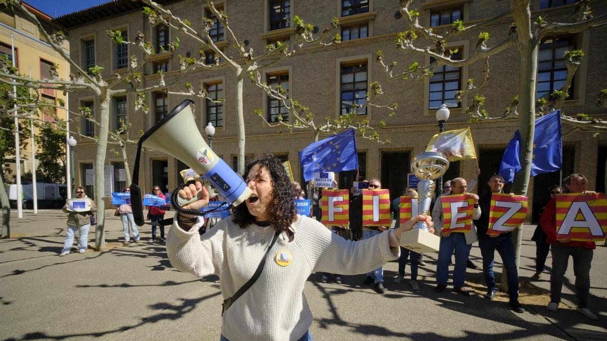 Concentración de STEPA tras la sentencia, este martes a las puertas del Pignatelli.