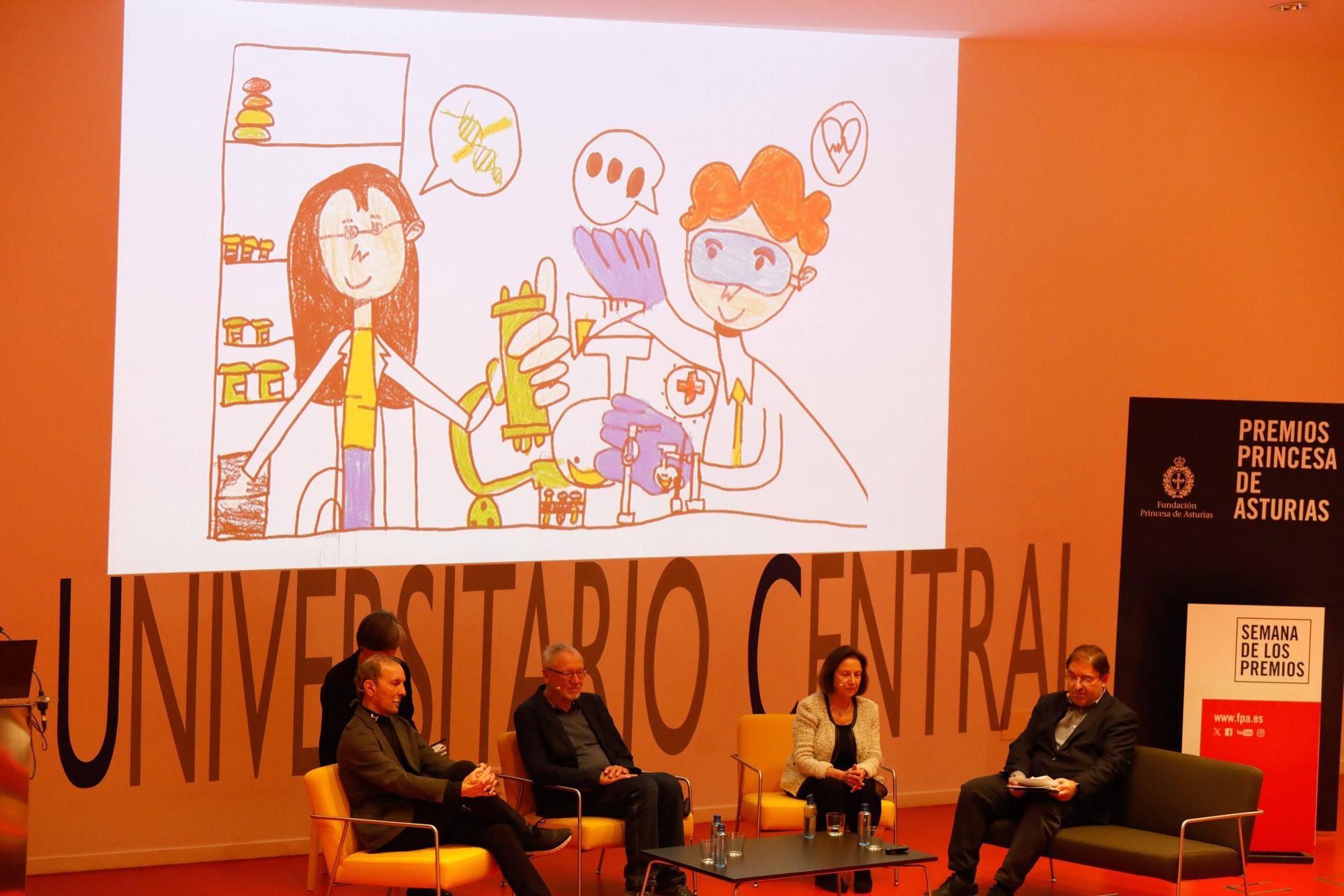 Tres de los galardonados con el premio "Princesa" de Investigación Científica y Técnica dan una charla a escolares asturianos en el HUCA.