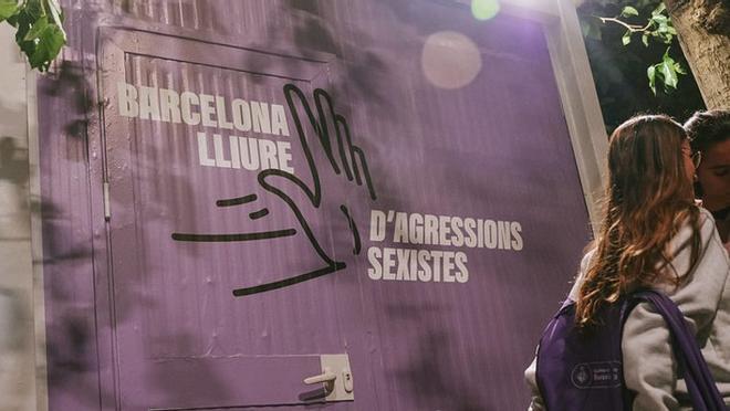 Barcelona pone en marcha una prueba piloto con pulseras y llaveros NFC contra las violencias machistas