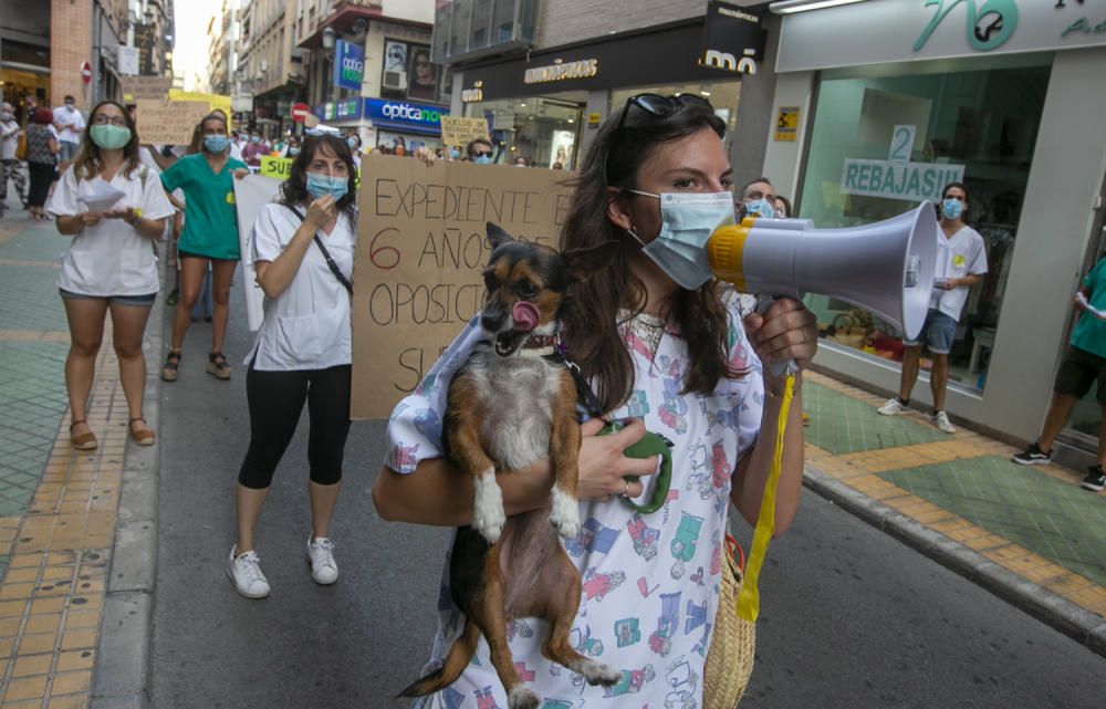 Los médicos residentes echan en cara a la consellera Barceló que Madrid ya ha llegado a un acuerdo y ha dado fin a la huelga.