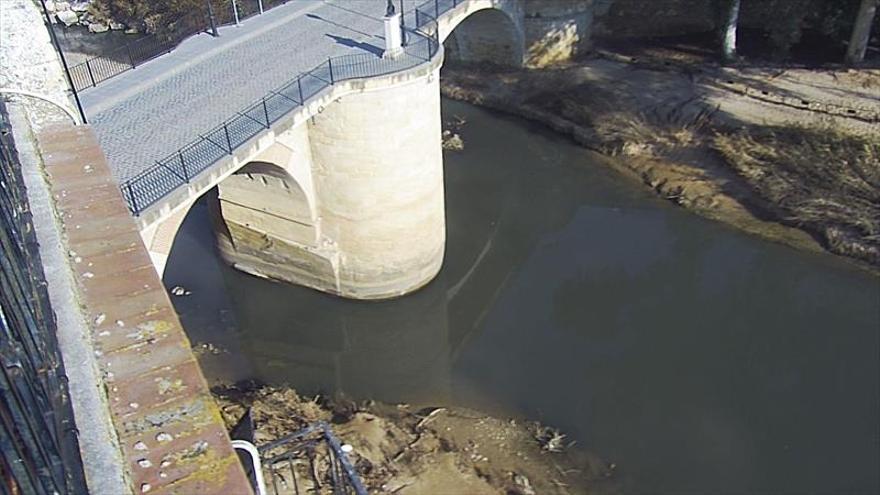 El Ayuntamiento se queja a la CHG por los vertidos industriales al río