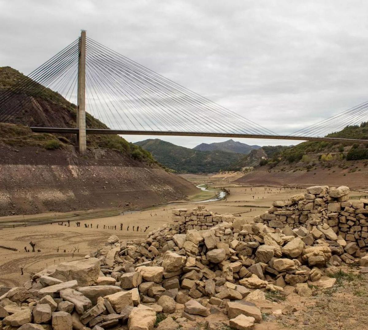 Embalse afectado por la sequía.