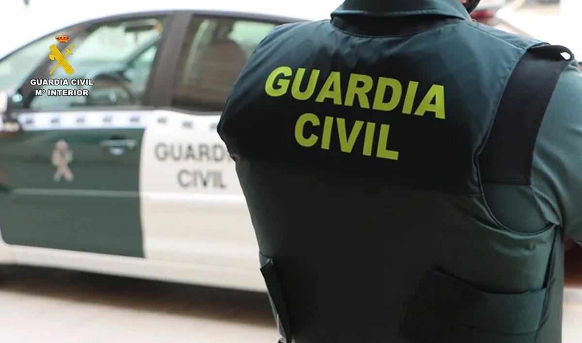 Se trata de dos hombres de 42 y 48 años, ambos vecinos de Pontevedra.