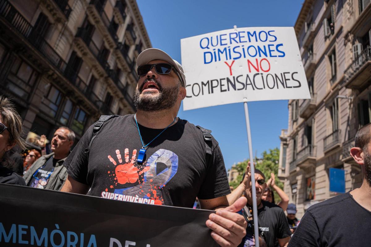 Trabajadores de prisiones se manifiestan en Barcelona para tener mayor seguridad.