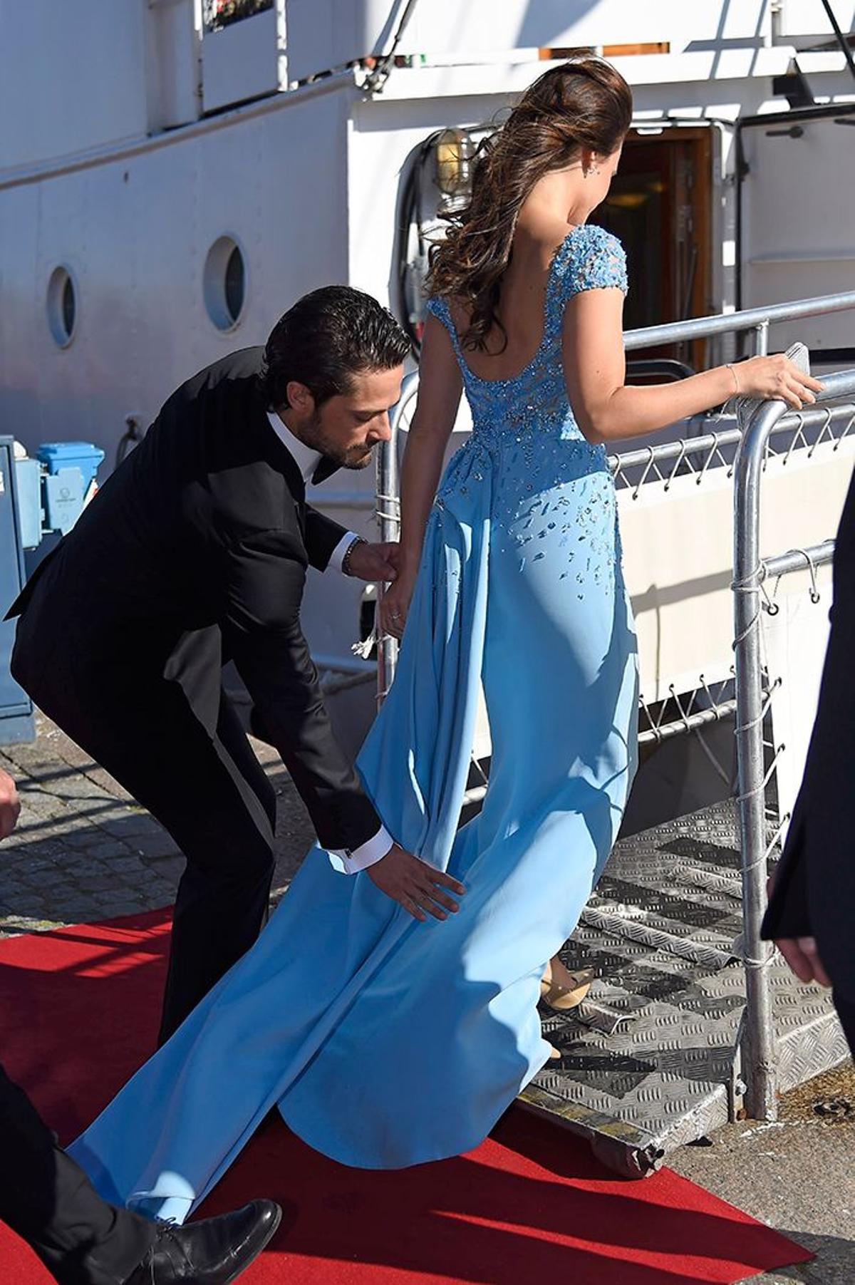 Los novios suben al barco