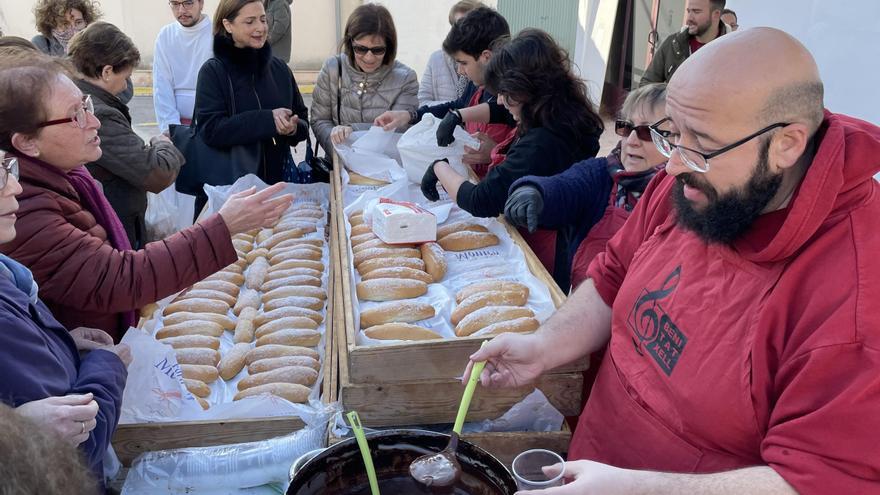 La chocolatada con bambas: la dulce tradición de Benitatxell