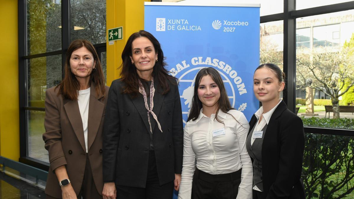 Alumnas Global Classroom xunto a directora xeral de Innovación Educativa.