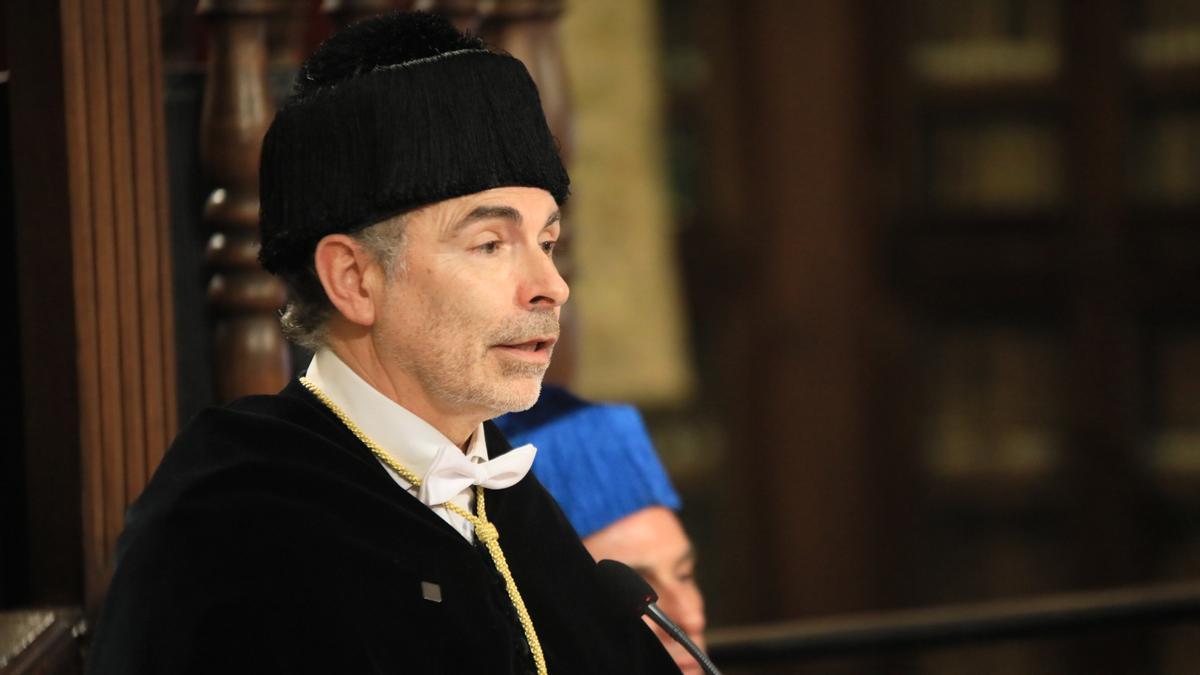 Ignacio Villaverde, rector de la Universidad de Oviedo.