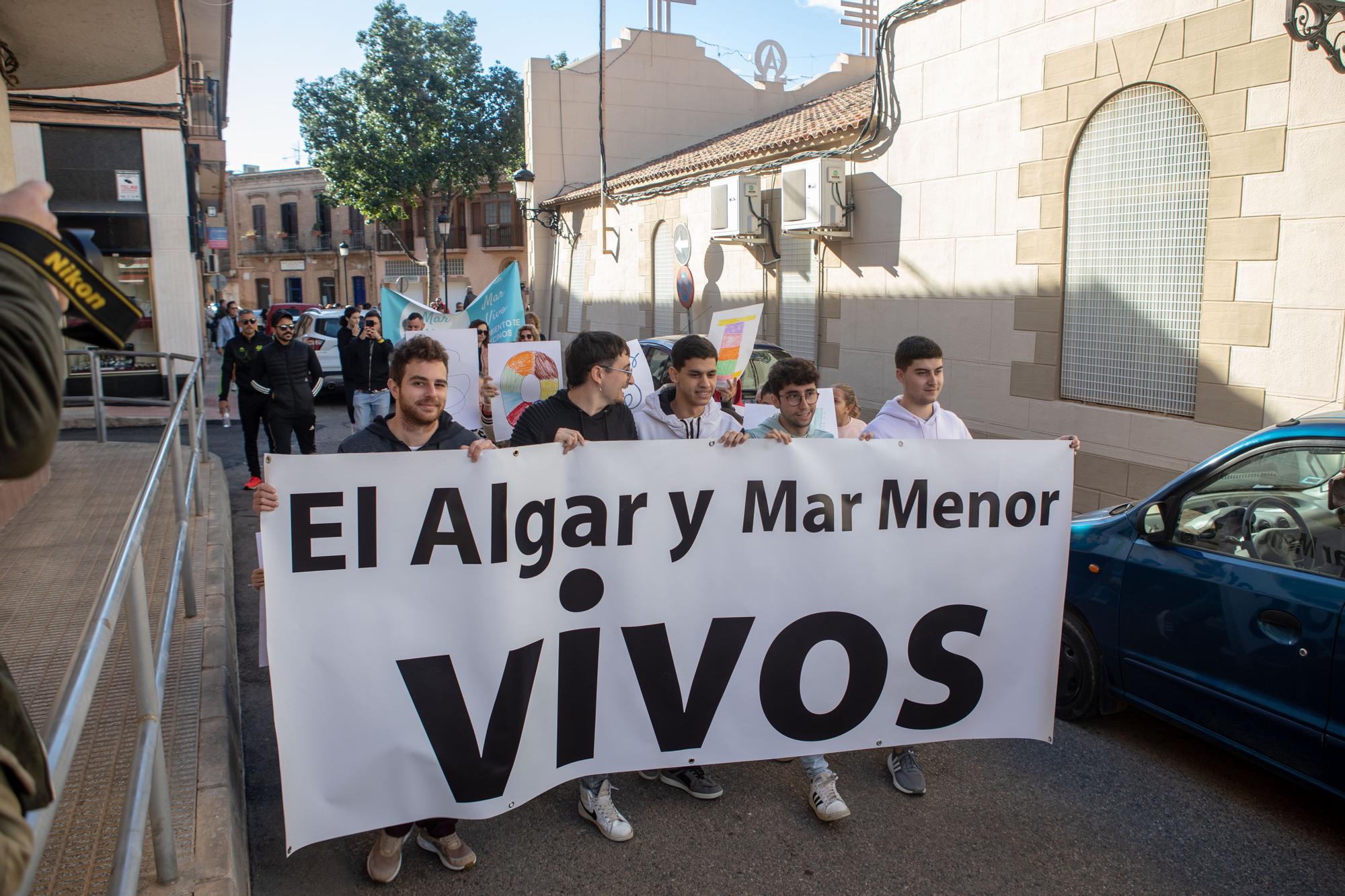 Protesta de vecinos contra la instalación de placas solares en El Algar