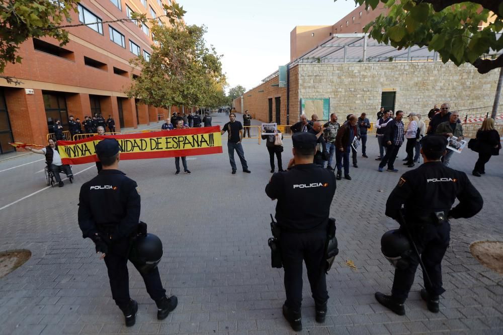 Los ultras amenazan a Joan Tardá en su conferencia en la UV