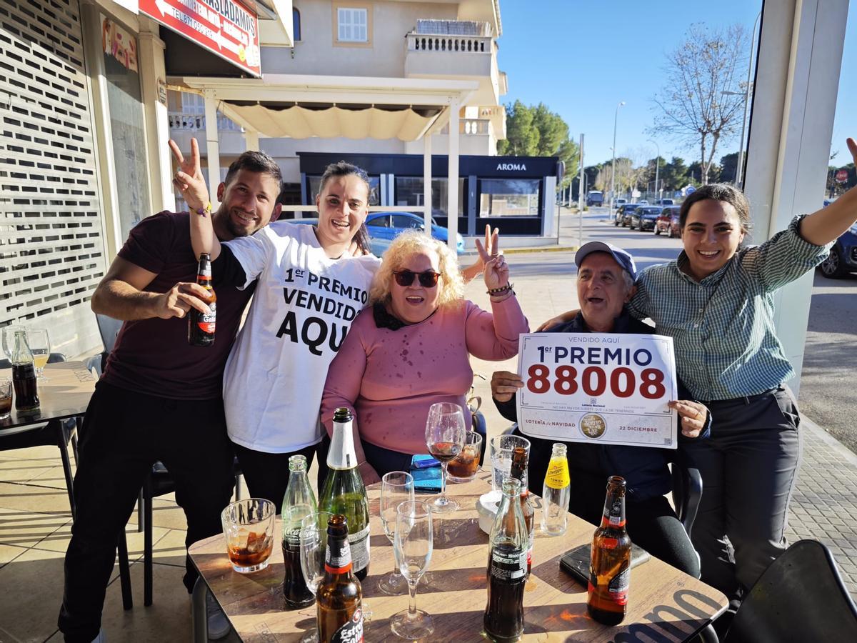 Así han celebrado en Can Picafort el Gordo de la Lotería de Naviad Así han celebrado en Can Picafort el Gordo de la Lotería de Naviad