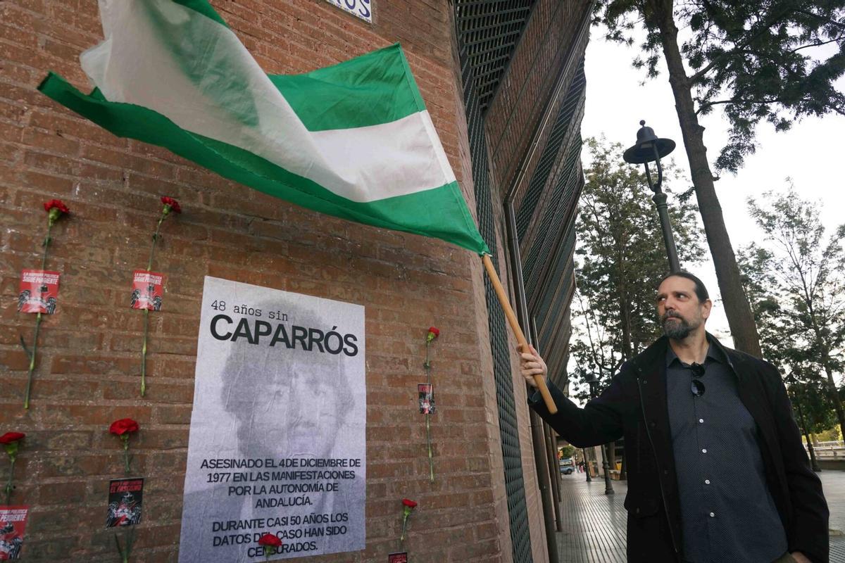Homenaje a Manuel José García Caparrós en el aniversario de su muerte, el 4 de diciembre de 1977, a cargo de sus hermanas
