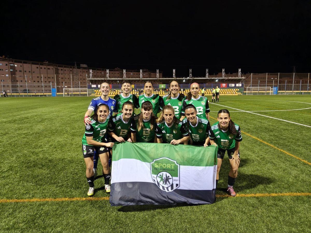 Las jugadoras del Sport forman antes del inicio del partido.