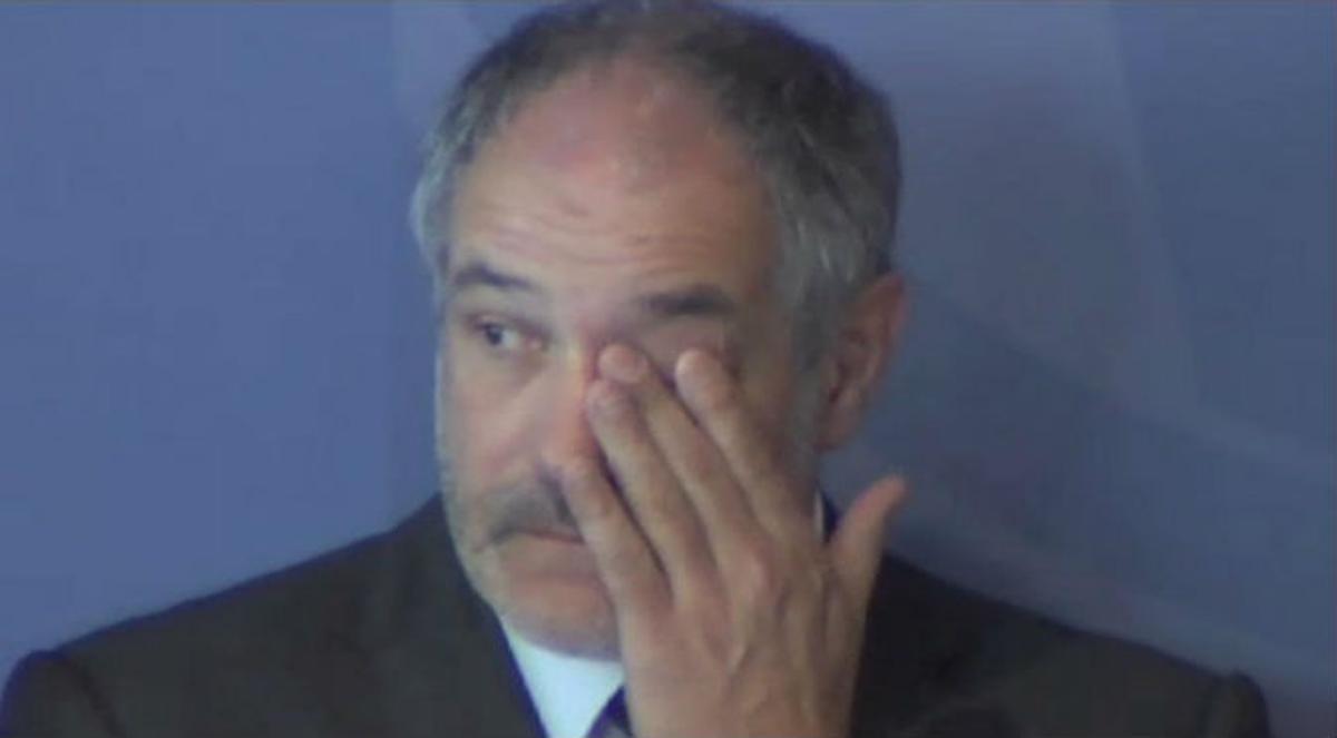 El director esportiu del club, Andoni Zubizarreta, no pot evitar emocionar-se en l’homenatge a Tito Vilanova.