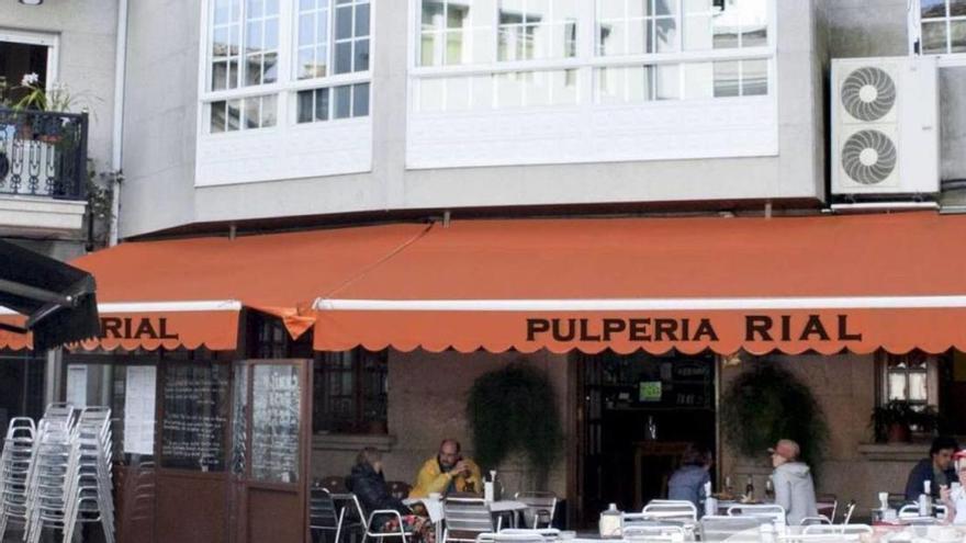 Pulpería Rial, de Padrón, uno de los establecimientos hosteleros afectados por la falta de personal para contratar / el correo gallego