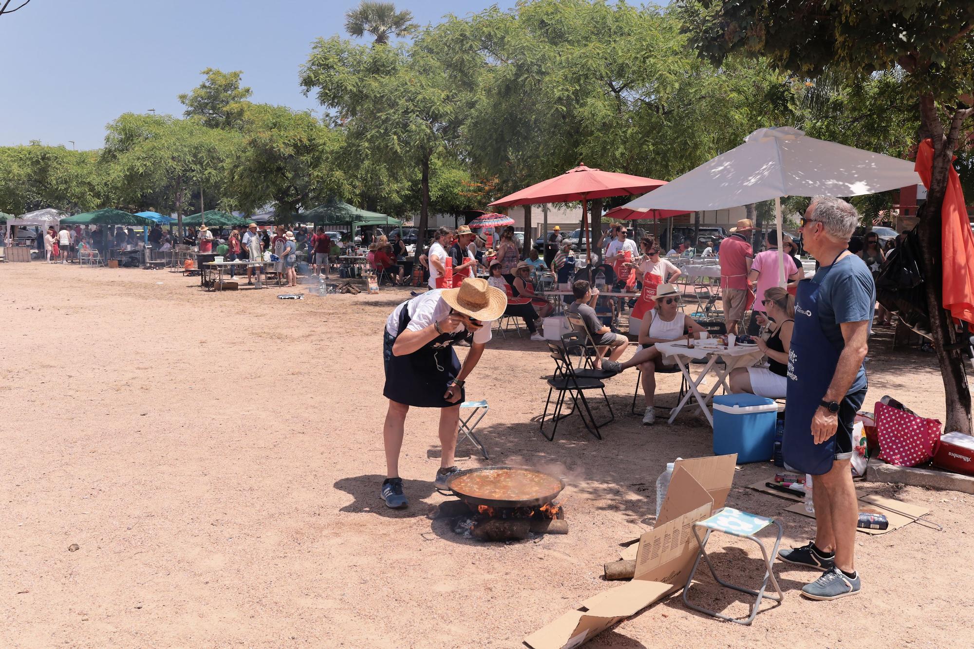 Mil trescientos castellonenses disfrutan del sol y las paellas en el Segon Molí