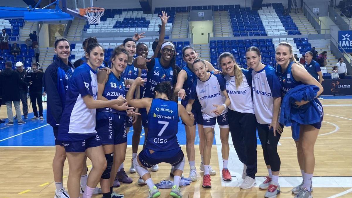 Baloncesto. Liga Challenge. Las jugadoras del Azul Marino celebran su séptima victoria liguera