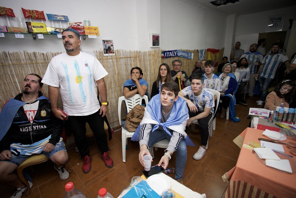 Aficionados argentinos en Murcia: partido, penaltis y celebración