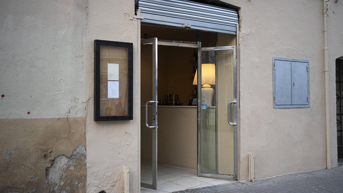 La entrada del restaurante Gegant, en Poblenou.