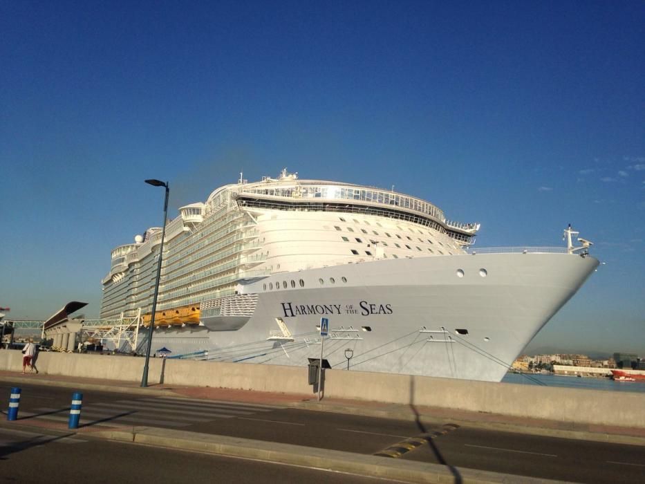 El crucero más grande del mundo, al igual que el Oasis y el Allure of the Seas, visita la capital de la Costa del Sol en una escala de diez horas