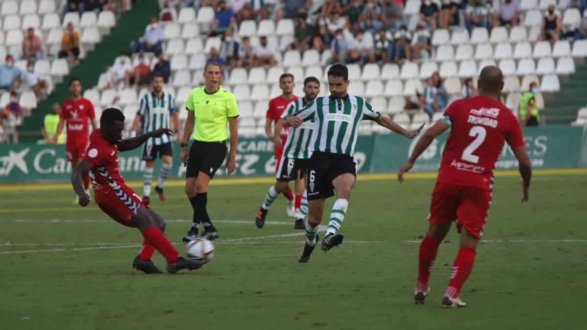 Toni Arranz durante el partido de la primera vuelta contra el Don Benito