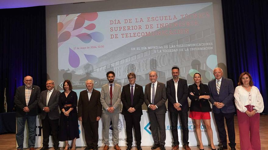 La escuela de Telecomunicación de la UMA otorga sus medallas a los exrectores Martín Delgado y  Narváez, junto con Innova iRV