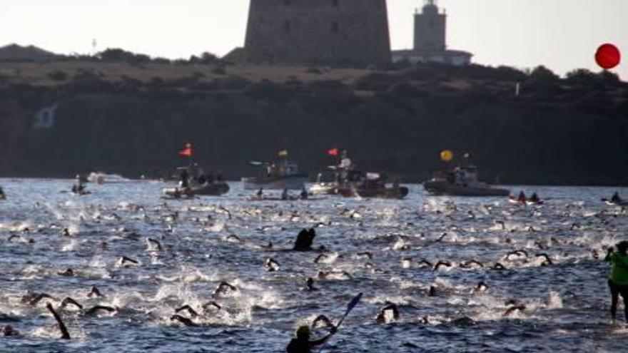 La XX Travesía Tabarca-Santa Pola reunirá el domingo a 1.400 nadadores