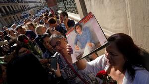 Colas en las puertas de la SGAE para despedir a Camilo Sesto.