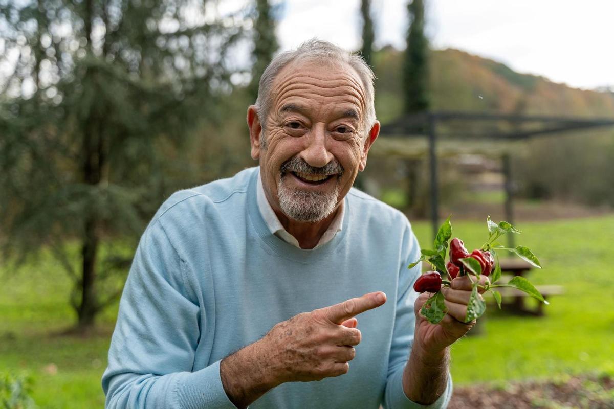 Karlos Arguiñano, en su huerto.
