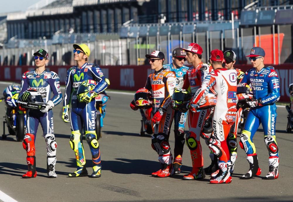 Gran ambiente en la calle de boxes del Circuito de Cheste