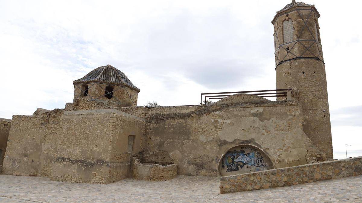 Vista de la iglesia San Juan desde el atrio. El proyecto contempla crear una entrada desde el mismo.