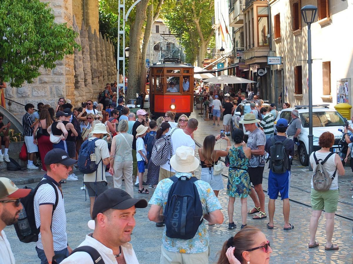 Delegación del Gobierno autoriza la manifestación contra la turistificación de Sóller del 8 de agosto
