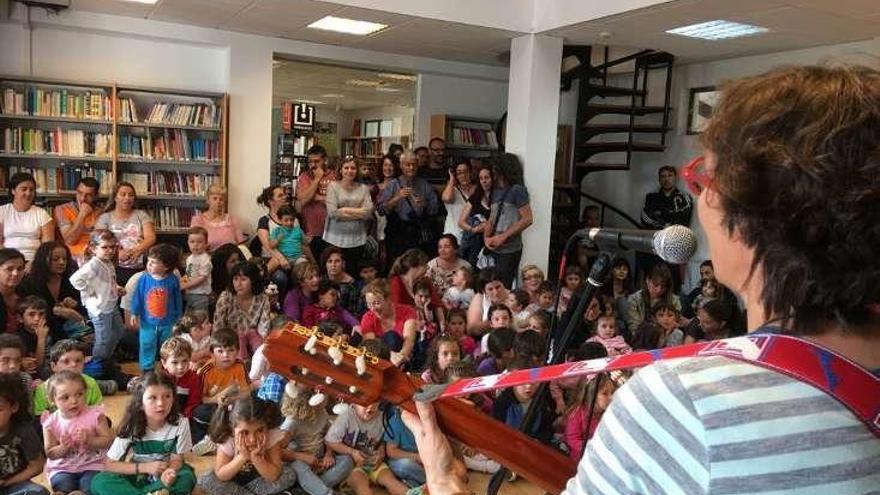 A última actividade de Rechouchíos na biblioteca de Quintela.