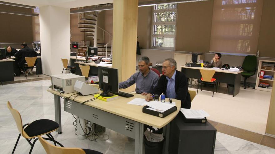 Xàtiva extiende a 15 departamentos la reordenación de la plantilla municipal